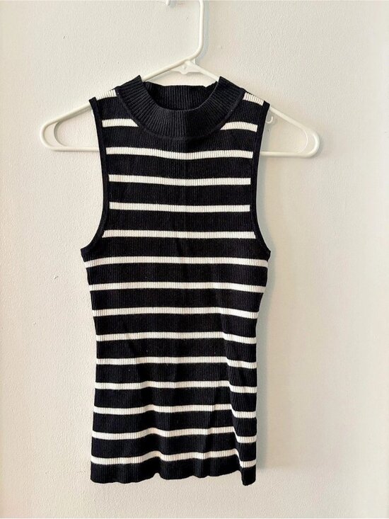 Tops - Black and White Striped Mock Neck Sleeveless Top Tank Top Medium
